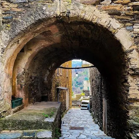 Maison Au Coeur D'un Village En Corse *